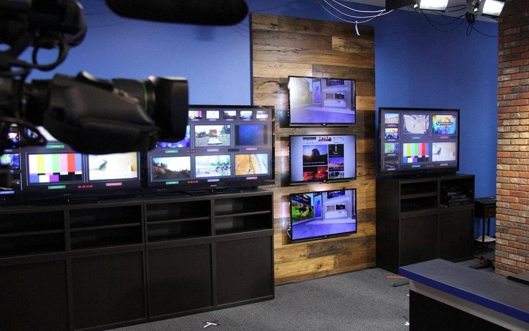 Right This Minute TV Show Set Wall